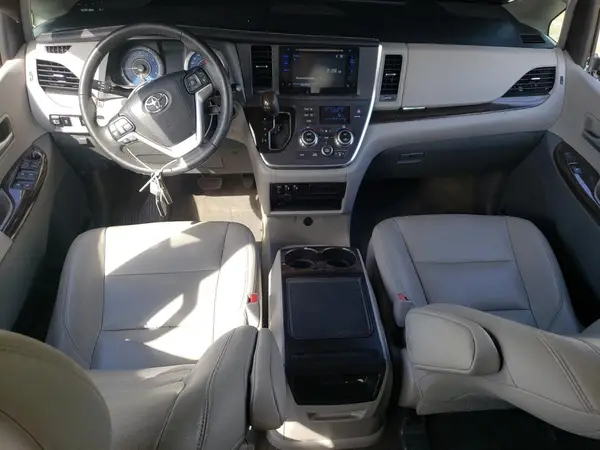 5TDYZ3DCXHS811327 2017 TOYOTA SIENNA - Image 8
