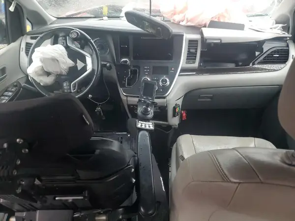 5TDYZ3DCXHS812316 2017 TOYOTA SIENNA - Image 8