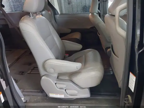 5TDYZ3DCXHS812364 2017 TOYOTA SIENNA - Image 8