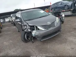 5TDYZ3DCXHS812669 2017 TOYOTA SIENNA