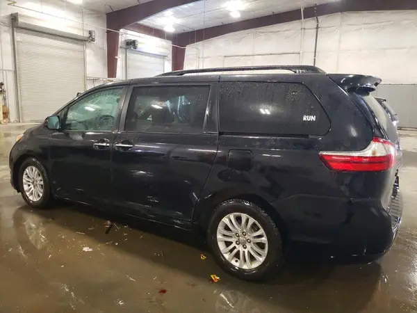 5TDYZ3DCXHS815412 2017 TOYOTA SIENNA - Image 2