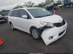 5TDYZ3DCXHS820853 2017 TOYOTA SIENNA