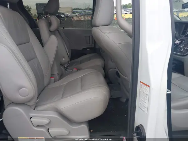 5TDYZ3DCXHS820853 2017 TOYOTA SIENNA - Image 8