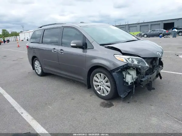 5TDYZ3DCXHS825647 2017 TOYOTA SIENNA - Image 1