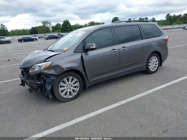 5TDYZ3DCXHS825647 2017 TOYOTA SIENNA - Image 2