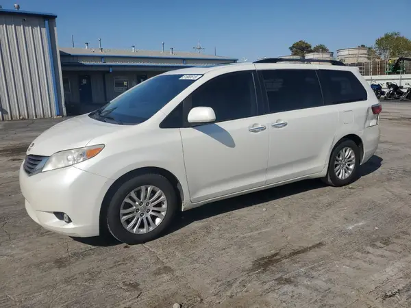 5TDYZ3DCXHS826362 2017 TOYOTA SIENNA - Image 1