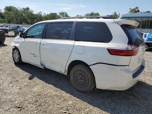 5TDYZ3DCXHS826670 2017 TOYOTA SIENNA - Image 2