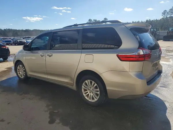 5TDYZ3DCXHS827205 2017 TOYOTA SIENNA - Image 2