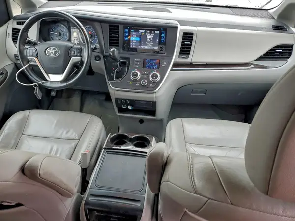 5TDYZ3DCXHS828340 2017 TOYOTA SIENNA - Image 8