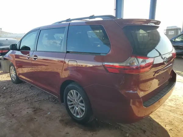 5TDYZ3DCXHS829259 2017 TOYOTA SIENNA - Image 2