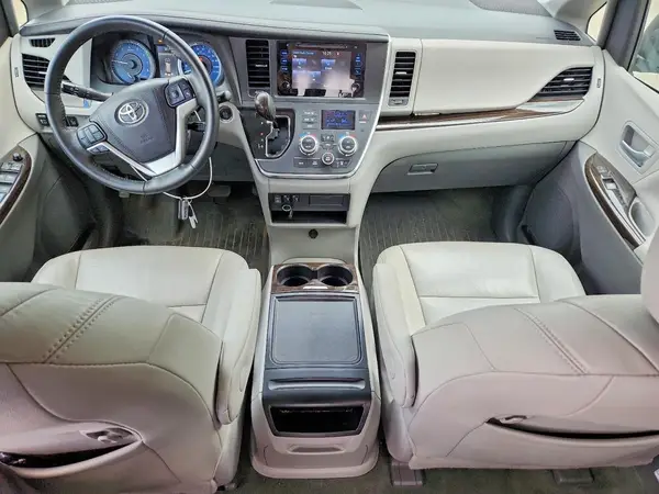 5TDYZ3DCXHS833151 2017 TOYOTA SIENNA - Image 8