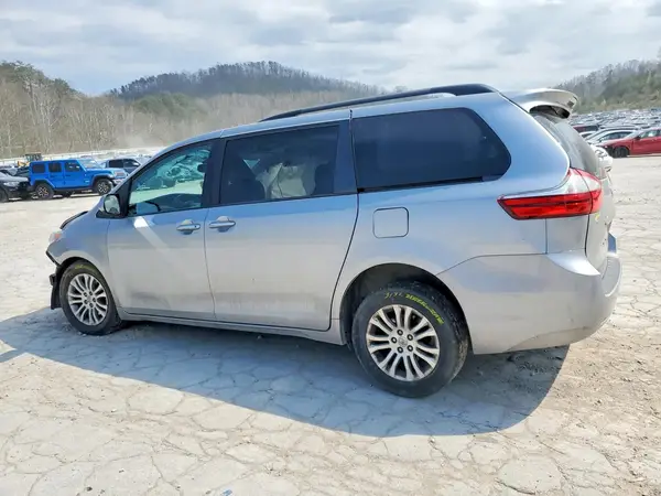 5TDYZ3DCXHS838558 2017 TOYOTA SIENNA - Image 2