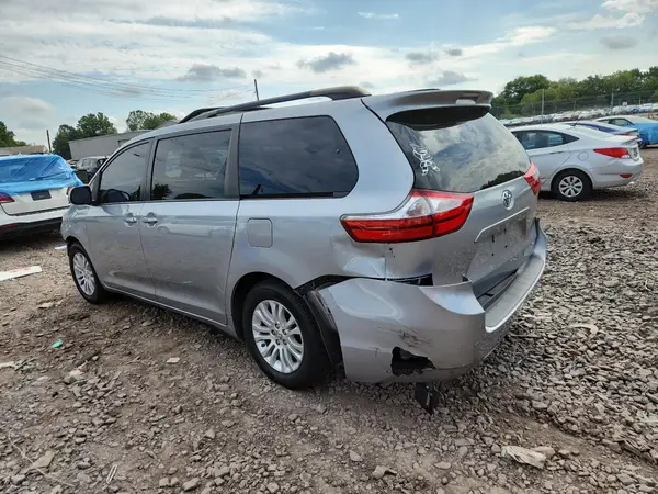 5TDYZ3DCXHS838785 2017 TOYOTA SIENNA - Image 2
