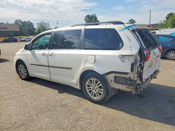 5TDYZ3DCXHS840388 2017 TOYOTA SIENNA - Image 2