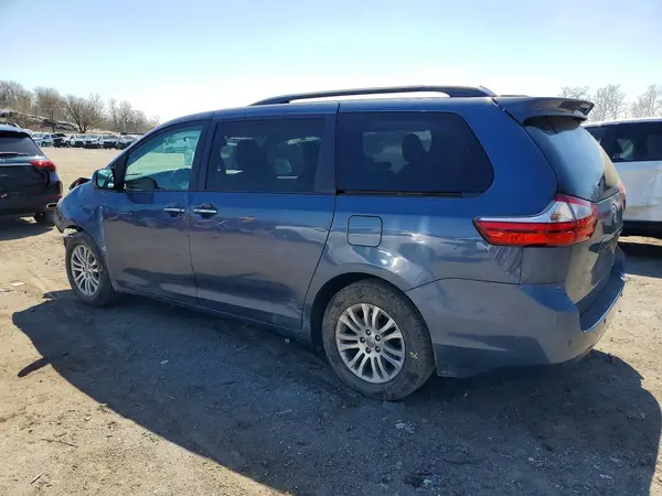 5TDYZ3DCXHS842190 2017 TOYOTA SIENNA - Image 2