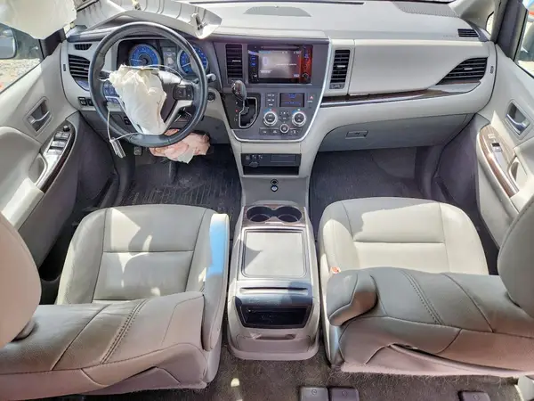 5TDYZ3DCXHS845896 2017 TOYOTA SIENNA - Image 8