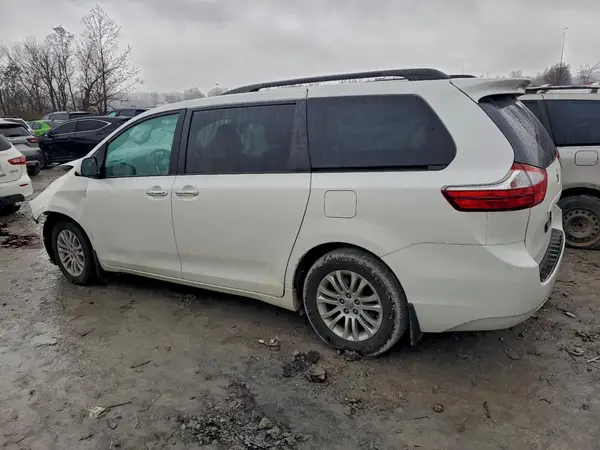 5TDYZ3DCXHS849107 2017 TOYOTA SIENNA - Image 2