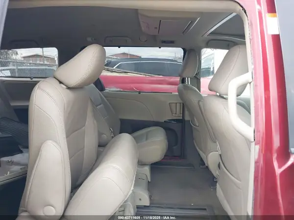 5TDYZ3DCXHS850564 2017 TOYOTA SIENNA - Image 8