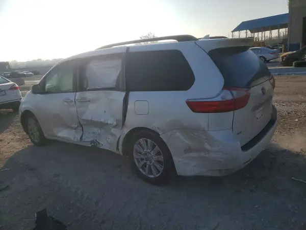5TDYZ3DCXHS854033 2017 TOYOTA SIENNA - Image 2