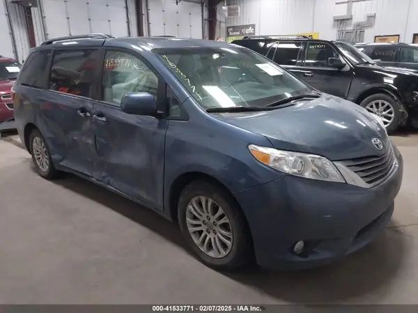 5TDYZ3DCXHS854601 2017 TOYOTA SIENNA - Image 1