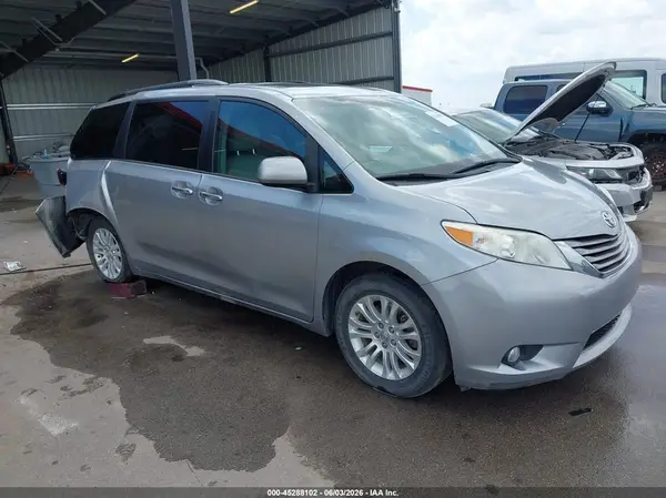 5TDYZ3DCXHS854792 2017 TOYOTA SIENNA - Image 1