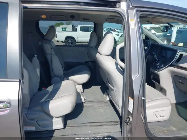 5TDYZ3DCXHS856655 2017 TOYOTA SIENNA - Image 8
