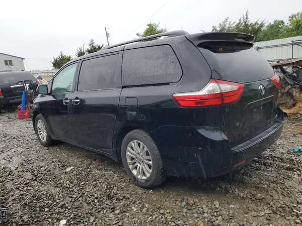 5TDYZ3DCXHS861421 2017 TOYOTA SIENNA - Image 2