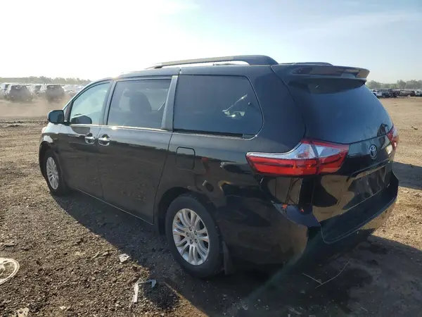 5TDYZ3DCXHS863640 2017 TOYOTA SIENNA - Image 2