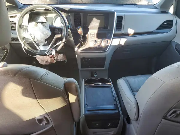 5TDYZ3DCXHS864738 2017 TOYOTA SIENNA - Image 8