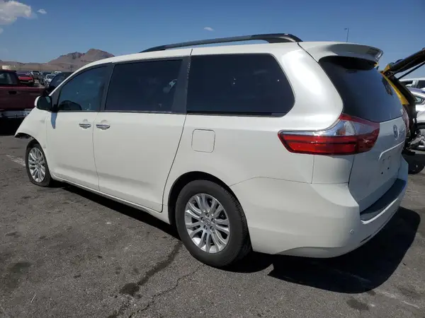 5TDYZ3DCXHS871107 2017 TOYOTA SIENNA - Image 2