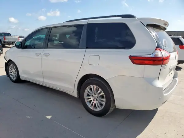 5TDYZ3DCXHS871530 2017 TOYOTA SIENNA - Image 2