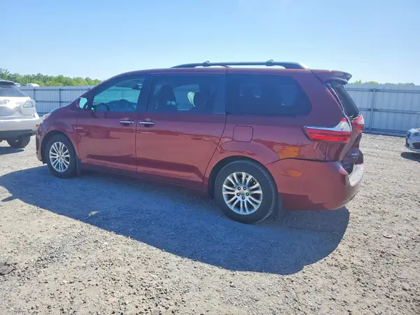 5TDYZ3DCXHS877277 2017 TOYOTA SIENNA - Image 2
