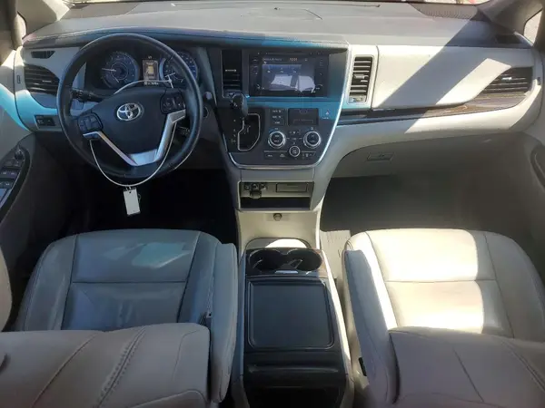 5TDYZ3DCXHS877277 2017 TOYOTA SIENNA - Image 8