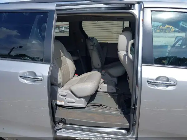 5TDYZ3DCXHS878865 2017 TOYOTA SIENNA - Image 8