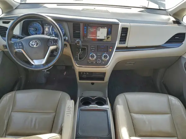 5TDYZ3DCXHS888022 2017 TOYOTA SIENNA - Image 8