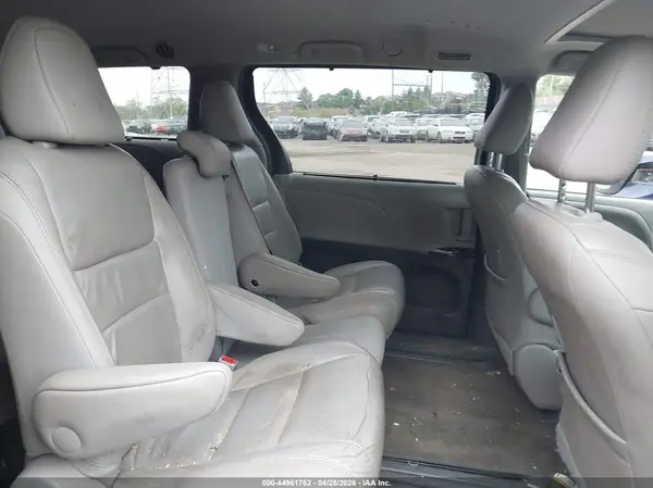 5TDYZ3DCXHS889753 2017 TOYOTA SIENNA - Image 8