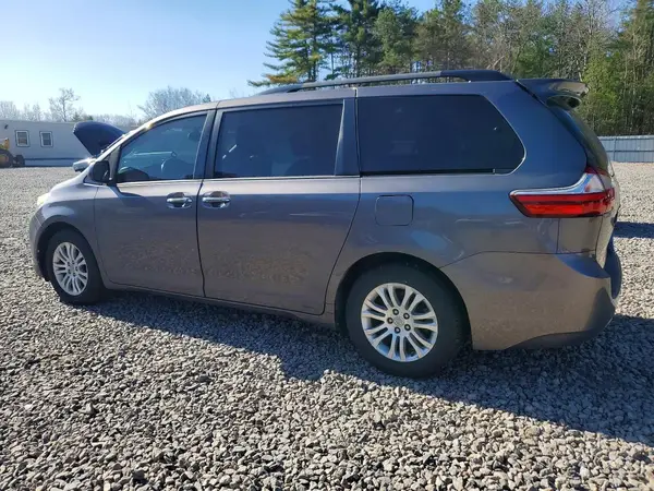 5TDYZ3DCXHS892233 2017 TOYOTA SIENNA - Image 2
