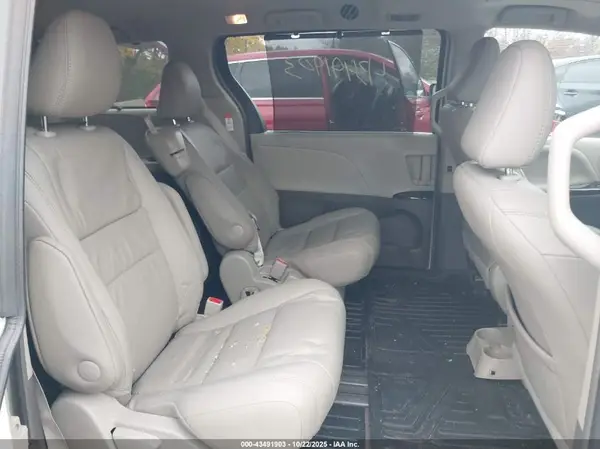5TDYZ3DCXHS894645 2017 TOYOTA SIENNA - Image 8