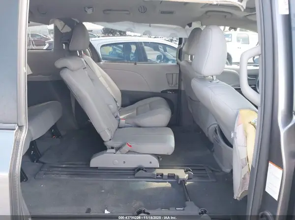 5TDYZ3DCXHS897173 2017 TOYOTA SIENNA - Image 8