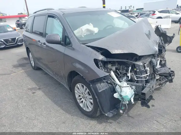 5TDYZ3DCXHS898629 2017 TOYOTA SIENNA - Image 1