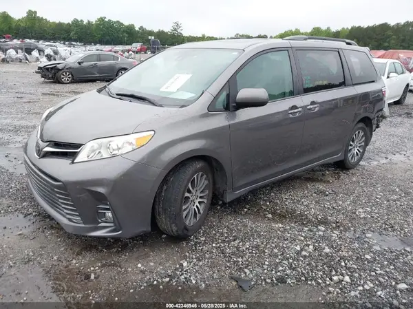 5TDYZ3DCXJS907898 2018 TOYOTA SIENNA - Image 2