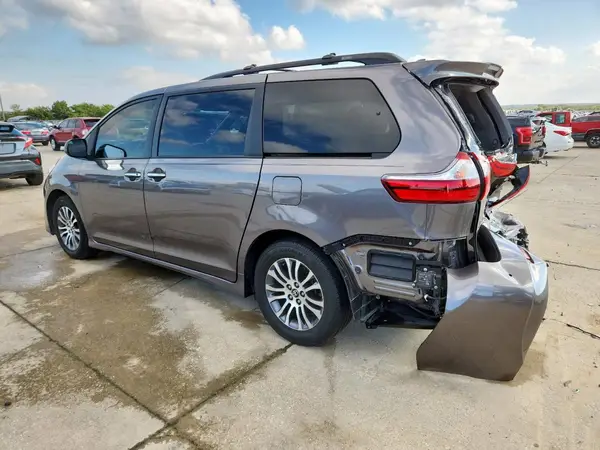 5TDYZ3DCXJS909974 2018 TOYOTA SIENNA - Image 2