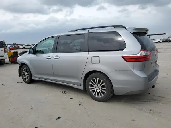 5TDYZ3DCXJS911093 2018 TOYOTA SIENNA - Image 2