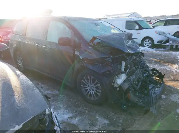 5TDYZ3DCXJS918058 2018 TOYOTA SIENNA - Image 1