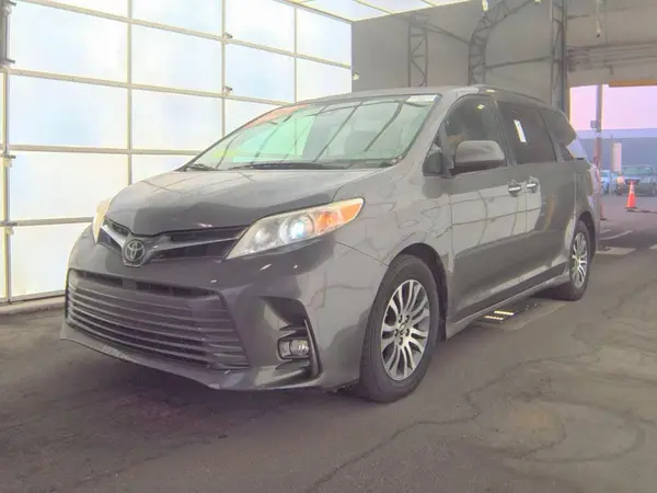5TDYZ3DCXJS919050 2018 TOYOTA SIENNA - Image 2