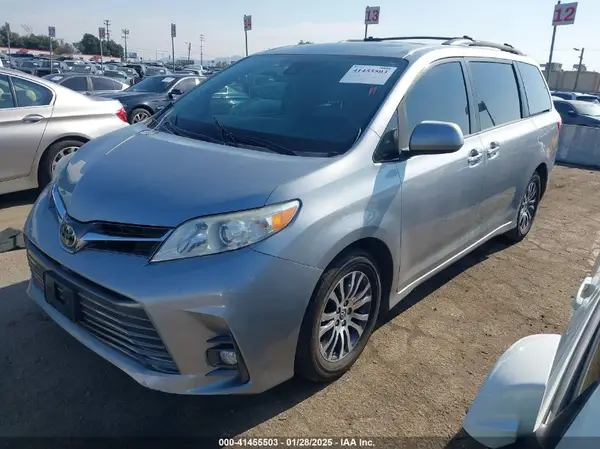 5TDYZ3DCXJS920618 2018 TOYOTA SIENNA - Image 2