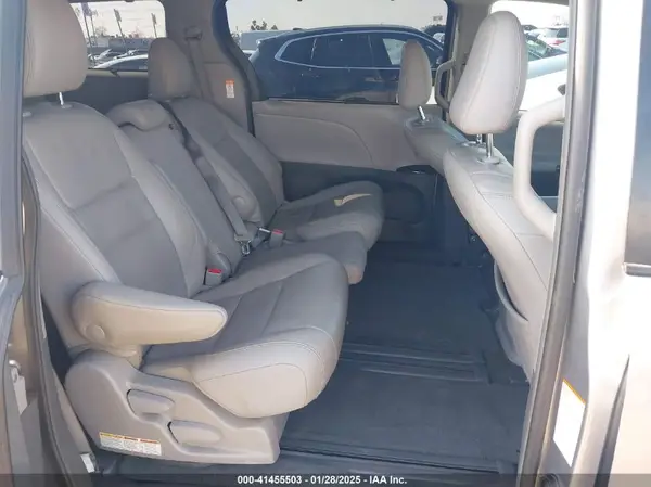 5TDYZ3DCXJS920618 2018 TOYOTA SIENNA - Image 8