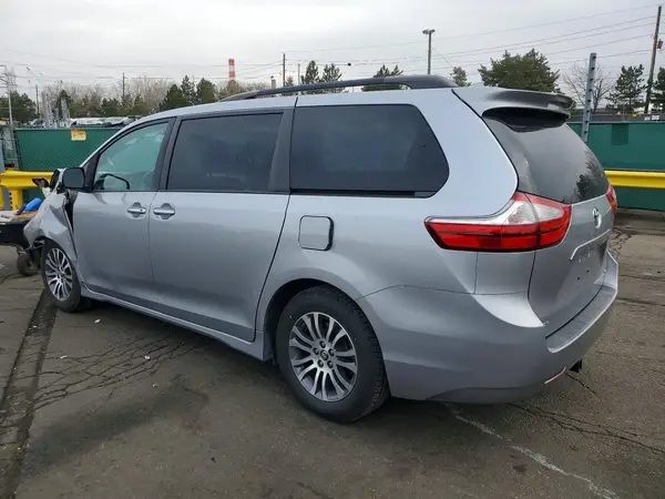 5TDYZ3DCXJS921073 2018 TOYOTA SIENNA - Image 2