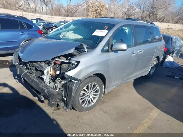 5TDYZ3DCXJS922126 2018 TOYOTA SIENNA - Image 2