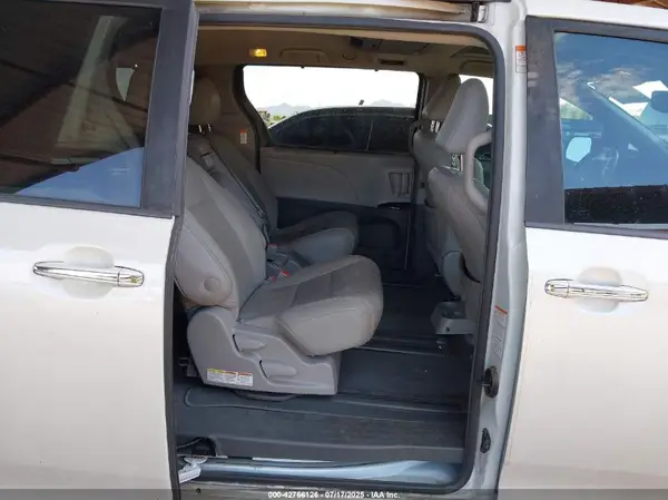 5TDYZ3DCXJS922157 2018 TOYOTA SIENNA - Image 8